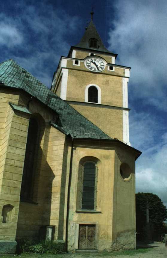 Ryc. 1. Marco I Spazzio z Lanzio. Kaplica-mauzoleum rodu von Redern przy pn. ścianie prezbiterium &ndash; widok od wsch., ok. 1610 r., kości&oacute;ł pw. Znalezienia Świętego Krzyża we Fr&yacute;dlancie. Stan w 2012 r. (Oszczanowski 2013: 227)
