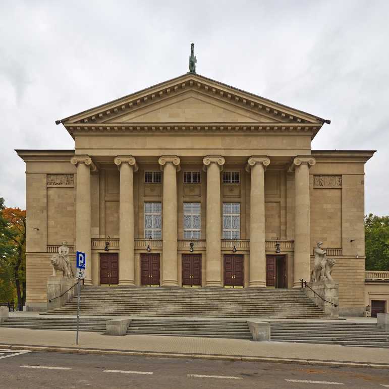 Neoklasycystyczna opera w Poznaniu Neoklasycystyczna opera w Poznaniu