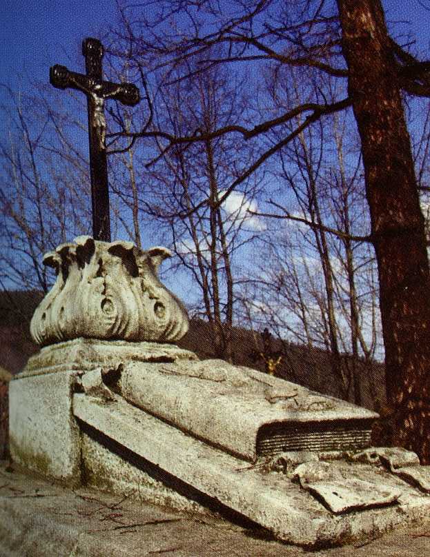 Nagrobek księdza Józefa Stolarczyka Nagrobek księdza Józefa Stolarczyka