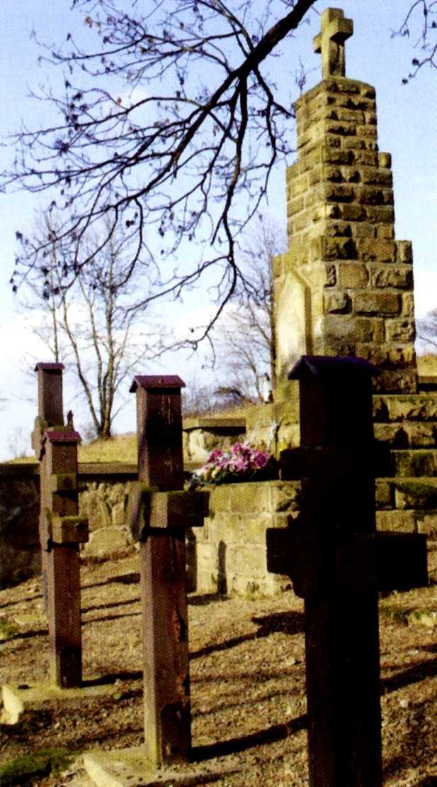 Pomnik – obelisk na cmentarzu nr 52 w Zdyni
