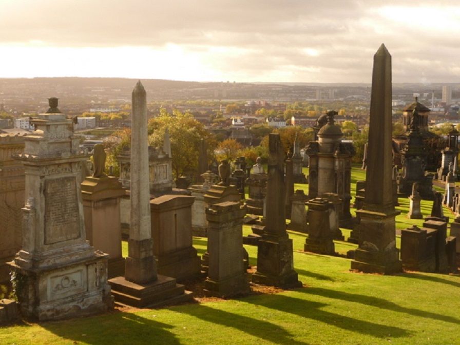 Nagrobki na cmentarzu w Glasgow 3