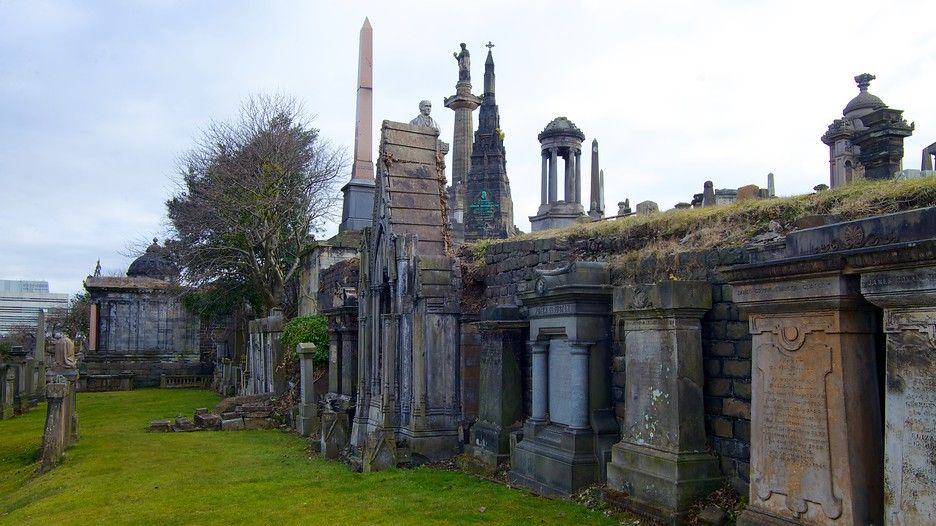 Nagrobki na cmentarzu w Glasgow 7
